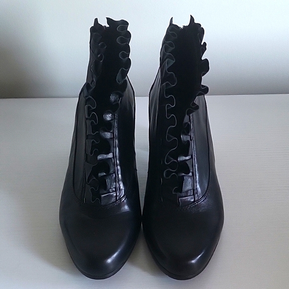 Everybody Shoes - Picture 2 of 5